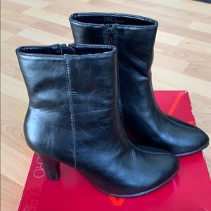 Aerosols Therapeutic Boots EUC